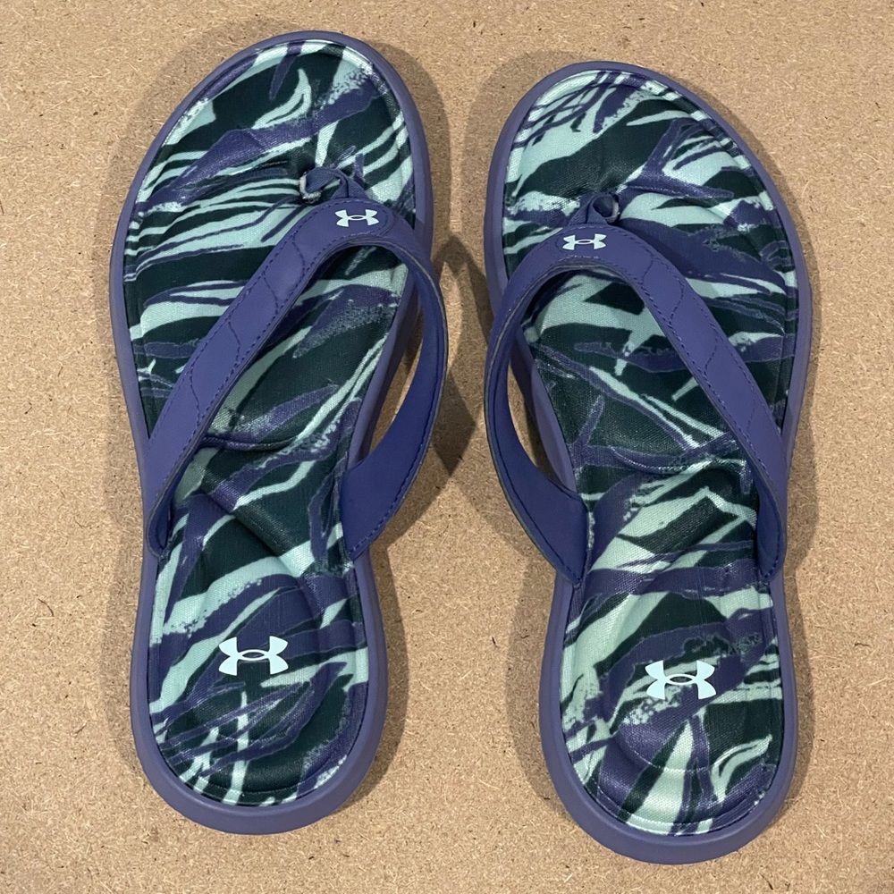 Under Armour flip flops Size 10